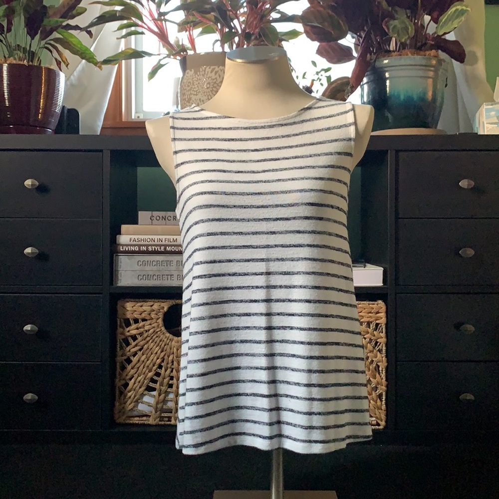 Women’s Banana Republic cross back knit tank